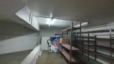 Local comercial en alquiler en Castiñeiriño - Més
