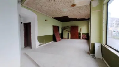 Local comercial en alquiler en Pravia - Més