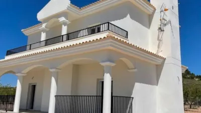 Chalet in Camarillas photo 9