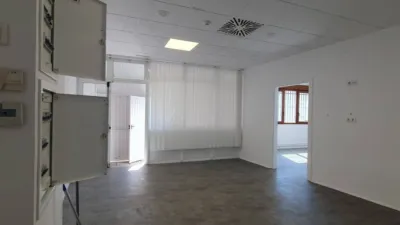 Local comercial en alquiler en San Lázaro-Meixonfrío - Más
