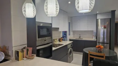 Apartment on the 4th floor in the Playa del Cura area of Torrevieja. It has a surface area of 90 m2 distributed as follows: living-dining room, 3 bedrooms, 1 bathroom, American-style kitchen with gallery, walk-in closet and 6 m2 terrace. Fully furnished and equipped for immediate move-in. With spectacular sea views. photo 5