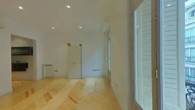 Flat on Calle Castelló photo 2