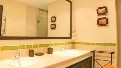 Casa adosada en alquiler en Calle Lugar Sotogrande, 22, Núcleo (San Roque) de 2.900 €<span>/mes</span>