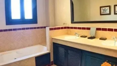 Casa adosada en alquiler en Calle Lugar Sotogrande, 22, Núcleo (San Roque) de 2.900 €<span>/mes</span>