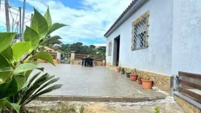 Chalet in Urbanitzacions del Nord photo 3