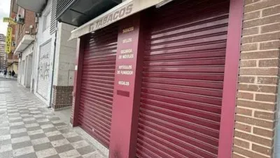 Local comercial en alquiler en Calle de la Batalla del Salado - Vista 3