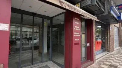 Local comercial en alquiler en Calle de la Batalla del Salado - Vista 2