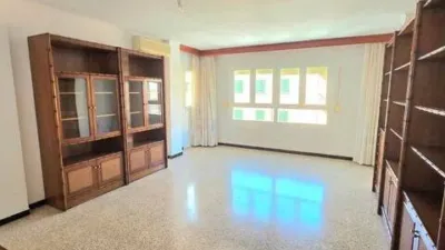 Apartment for sale in Cas Capiscol - A unique opportunity! Discover this spacious 115 m² apartment in the growing area of Cas Capiscol. With 4 bedrooms and 2 bathrooms, this home is for families seeking space and comfort. The bright living room opens onto a balcony where you can enjoy outdoor moments. The kitchen is fitted and ready to be personalized to your taste. Located on the third floor of a well-maintained building with a lift, this apartment benefits from an excellent south-east orientation, ensuring natural light throughout the day. Just 10 minutes from Plaza España, it offers easy access to all essential services. It also features built-in wardrobes and air conditioning, adding extra comfort to your daily life. This second-hand property is in good condition and move-in ready. Don’t miss out on acquiring an apartment with so much potential in a neighborhood that’s rapidly developing. Come view it and start imagining your new home! photo 3