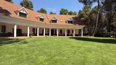 Chalet on Urbanizacion Pinares del Jucar Street, No Number photo 3