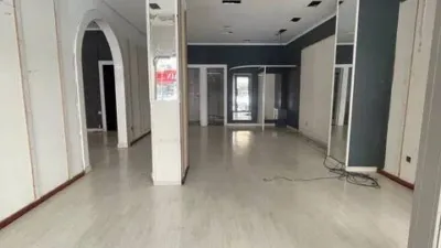 Local comercial en alquiler en Calle de los Albarderos - Más