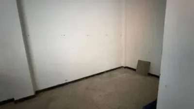 Local comercial en venta en Calle Cambre - Más