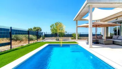 Chalet in Les Torroelles photo 4