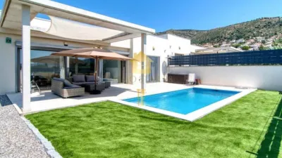 Chalet in Les Torroelles photo 3
