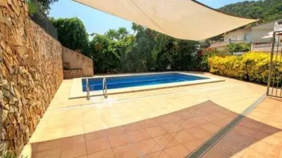 Chalet in Canyelles-La Montgoda photo 3