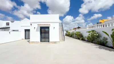 Casa – Torrevieja, Urbanización El Chaparral - Més