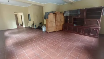 Shop for sale in one of the most prominent areas of the picturesque village of Entrago, Teverga. Price: €95,000 Surface area: 99 m² The property is part of a two-storey building, bordered by the Teverga River and opposite a well-known hostel that brings life to the area. It has an entrance facing the street and another on the side of the building. Fifteen minutes on foot from here is the village of San Martín, which offers more services at our disposal. There is the possibility of converting the shop into a residence, making it a versatile asset with various possibilities. Close to the Senda del Oso and surrounded by a magnificent rural mountain setting, the location offers the tranquility and beauty for which Asturias is iconic. For more information or to arrange a viewing, please do not hesitate to contact us via chat or the phone number provided. photo 2