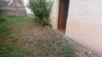 Shop for sale in one of the most prominent areas of the picturesque village of Entrago, Teverga. Price: €95,000 Surface area: 99 m² The property is part of a two-storey building, bordered by the Teverga River and opposite a well-known hostel that brings life to the area. It has an entrance facing the street and another on the side of the building. Fifteen minutes on foot from here is the village of San Martín, which offers more services at our disposal. There is the possibility of converting the shop into a residence, making it a versatile asset with various possibilities. Close to the Senda del Oso and surrounded by a magnificent rural mountain setting, the location offers the tranquility and beauty for which Asturias is iconic. For more information or to arrange a viewing, please do not hesitate to contact us via chat or the phone number provided. photo 17
