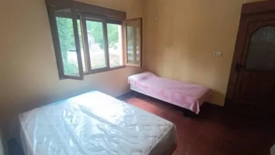 Shop for sale in one of the most prominent areas of the picturesque village of Entrago, Teverga. Price: €95,000 Surface area: 99 m² The property is part of a two-storey building, bordered by the Teverga River and opposite a well-known hostel that brings life to the area. It has an entrance facing the street and another on the side of the building. Fifteen minutes on foot from here is the village of San Martín, which offers more services at our disposal. There is the possibility of converting the shop into a residence, making it a versatile asset with various possibilities. Close to the Senda del Oso and surrounded by a magnificent rural mountain setting, the location offers the tranquility and beauty for which Asturias is iconic. For more information or to arrange a viewing, please do not hesitate to contact us via chat or the phone number provided. photo 5