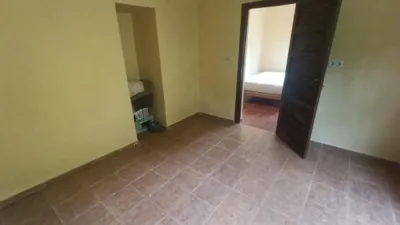 Shop for sale in one of the most prominent areas of the picturesque village of Entrago, Teverga. Price: €95,000 Surface area: 99 m² The property is part of a two-storey building, bordered by the Teverga River and opposite a well-known hostel that brings life to the area. It has an entrance facing the street and another on the side of the building. Fifteen minutes on foot from here is the village of San Martín, which offers more services at our disposal. There is the possibility of converting the shop into a residence, making it a versatile asset with various possibilities. Close to the Senda del Oso and surrounded by a magnificent rural mountain setting, the location offers the tranquility and beauty for which Asturias is iconic. For more information or to arrange a viewing, please do not hesitate to contact us via chat or the phone number provided. photo 11