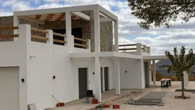 Chalet en Camarillas photo 3