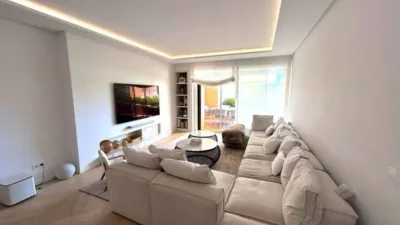 Top-floor apartment on Calle del Rubí photo 4