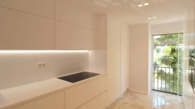 Top-floor apartment on Calle del Rubí photo 8