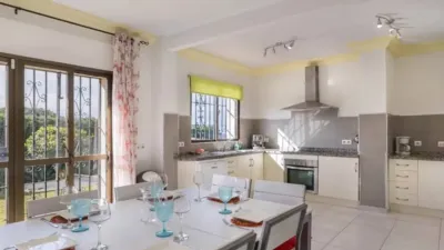 Chalet on Urbanizacion Playa de Guadalobon Street, 7 photo 8