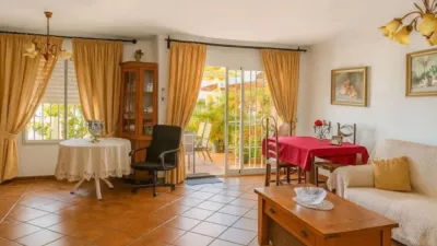 Chalet on Avenida de las Golondrinas photo 9