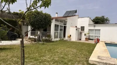 Chalet on Avenida Parque Selwo photo 4