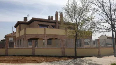 Casa pareada en El Casar photo 2