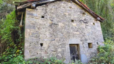 Rustic property on Calle Lugar Vallin, 29A photo 2
