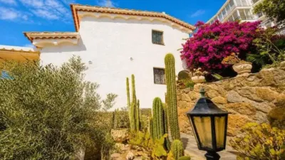 Chalet on Carrer de Pau Vila photo 3