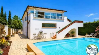 Chalet on Carrer del Castanyer photo 2