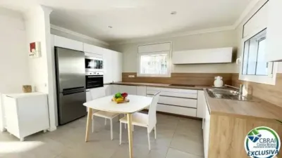 Chalet on Carrer d'Albacete photo 9