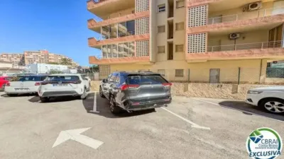 Apartment for sale on Carrer Roca Llarga, 7, in the Santa Margarita area of Roses, just minutes from the beach and all amenities. Bright second-floor apartment with an exterior-facing terrace, as a second home or holiday let. The property features a living-dining room with access to the terrace, a separate fitted kitchen, two bedrooms, and a full bathroom with shower. Terrazzo flooring preserves its Mediterranean character, and the property is in good condition, ready to move into. The building has no lift. photo 18