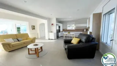 Chalet on Carrer d'Albacete photo 8