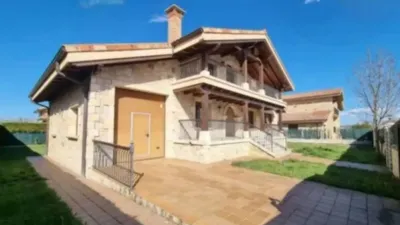 Chalet on Carretera de Villarcayo photo 2