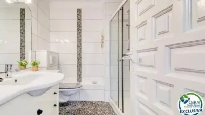 Apartment on Carrer de Milà i Fontanals photo 17