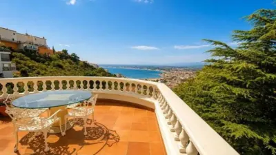 Chalet on Carrer de Pau Vila photo 13