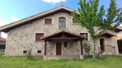 Chalet on Carretera de Villarcayo photo 3