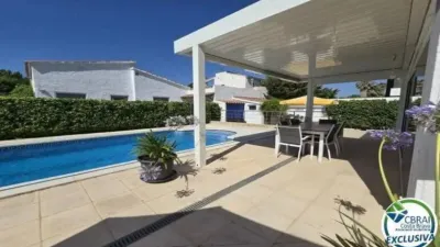 Chalet on Carrer del Montseny photo 3