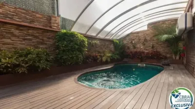 Chalet on Carrer de la Gran Via de Pau Casals photo 9