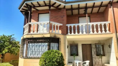 Chalet in Melgar de Fernamental photo 3
