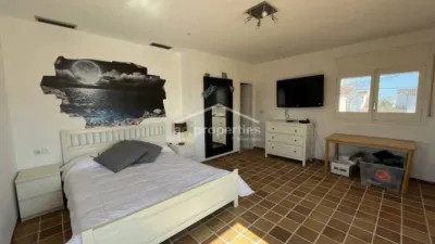 Chalet on Carrer del Llobregat photo 10