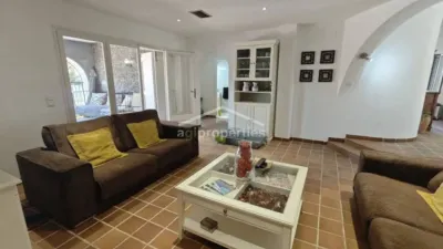Chalet on Carrer del Llobregat photo 3