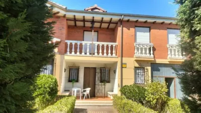 Chalet in Melgar de Fernamental photo 2