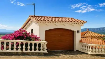 Chalet on Carrer de Pau Vila photo 4