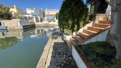 Chalet on Carrer del Llobregat photo 14