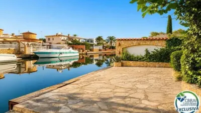Chalet on Carrer de l'Ebre photo 3