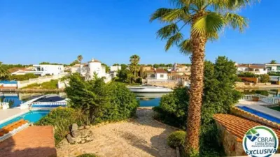 Chalet on Carrer de l'Ebre photo 2